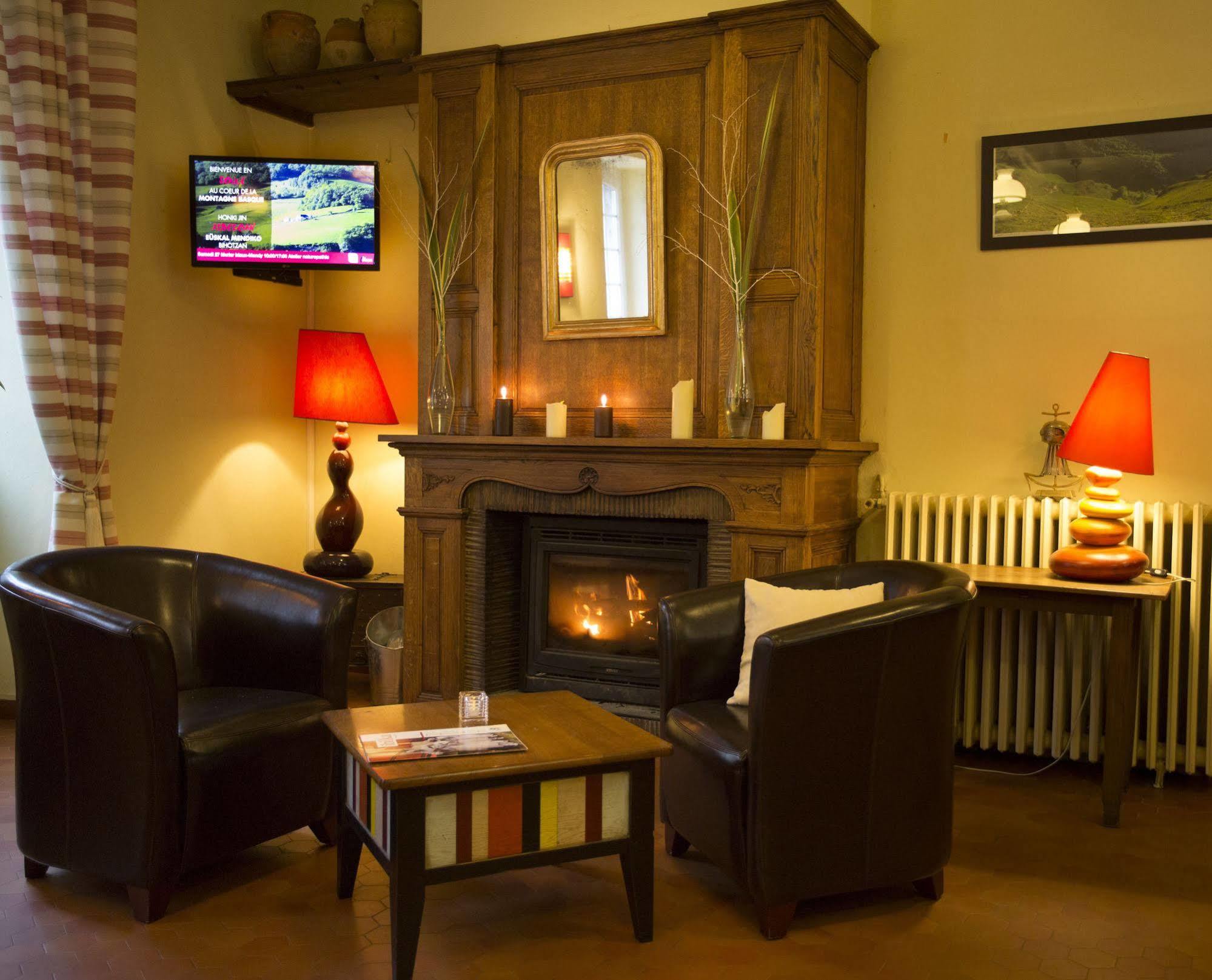 Chez CHILO Hotel Barcus Kültér fotó
