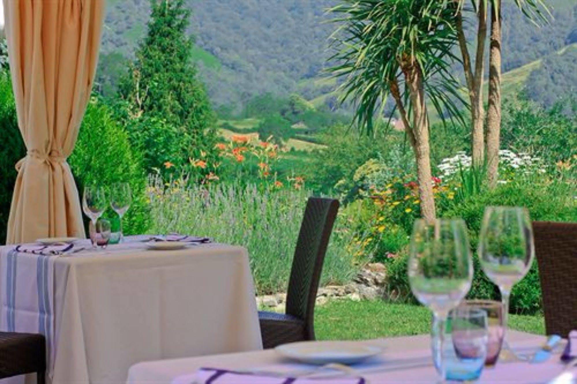 Chez CHILO Hotel Barcus Kültér fotó